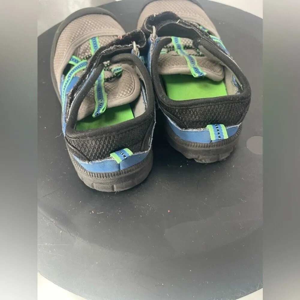 Oshkosh‎ boys sandals, size 10